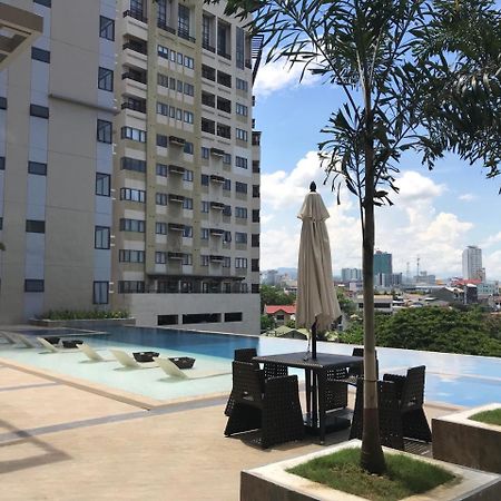 The Persimmon Studios Near Ayala And Sm City سيبو المظهر الخارجي الصورة
