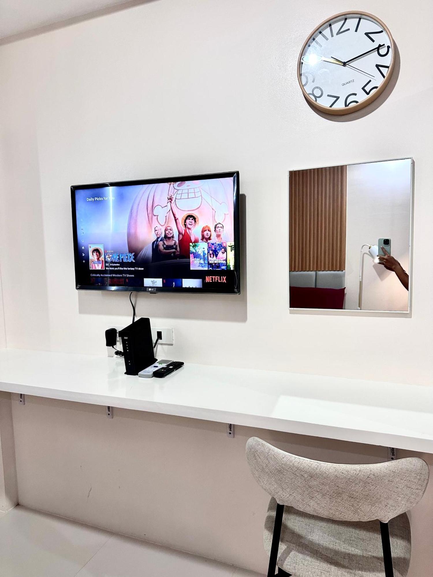 The Persimmon Studios Near Ayala And Sm City سيبو المظهر الخارجي الصورة