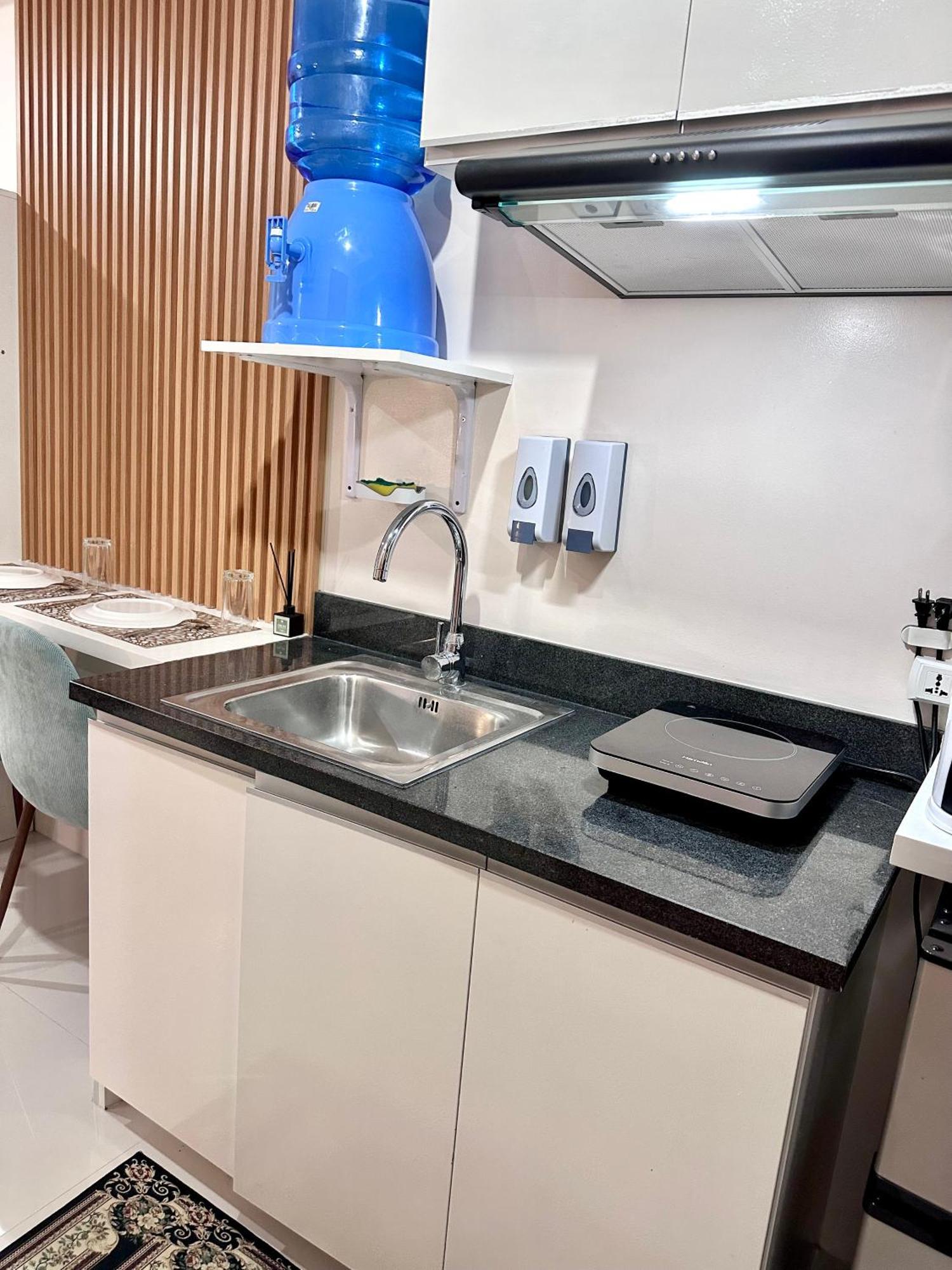 The Persimmon Studios Near Ayala And Sm City سيبو المظهر الخارجي الصورة