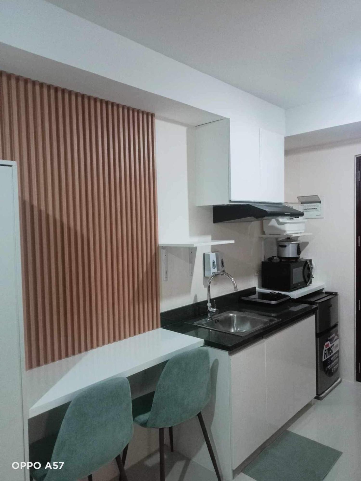 The Persimmon Studios Near Ayala And Sm City سيبو الغرفة الصورة