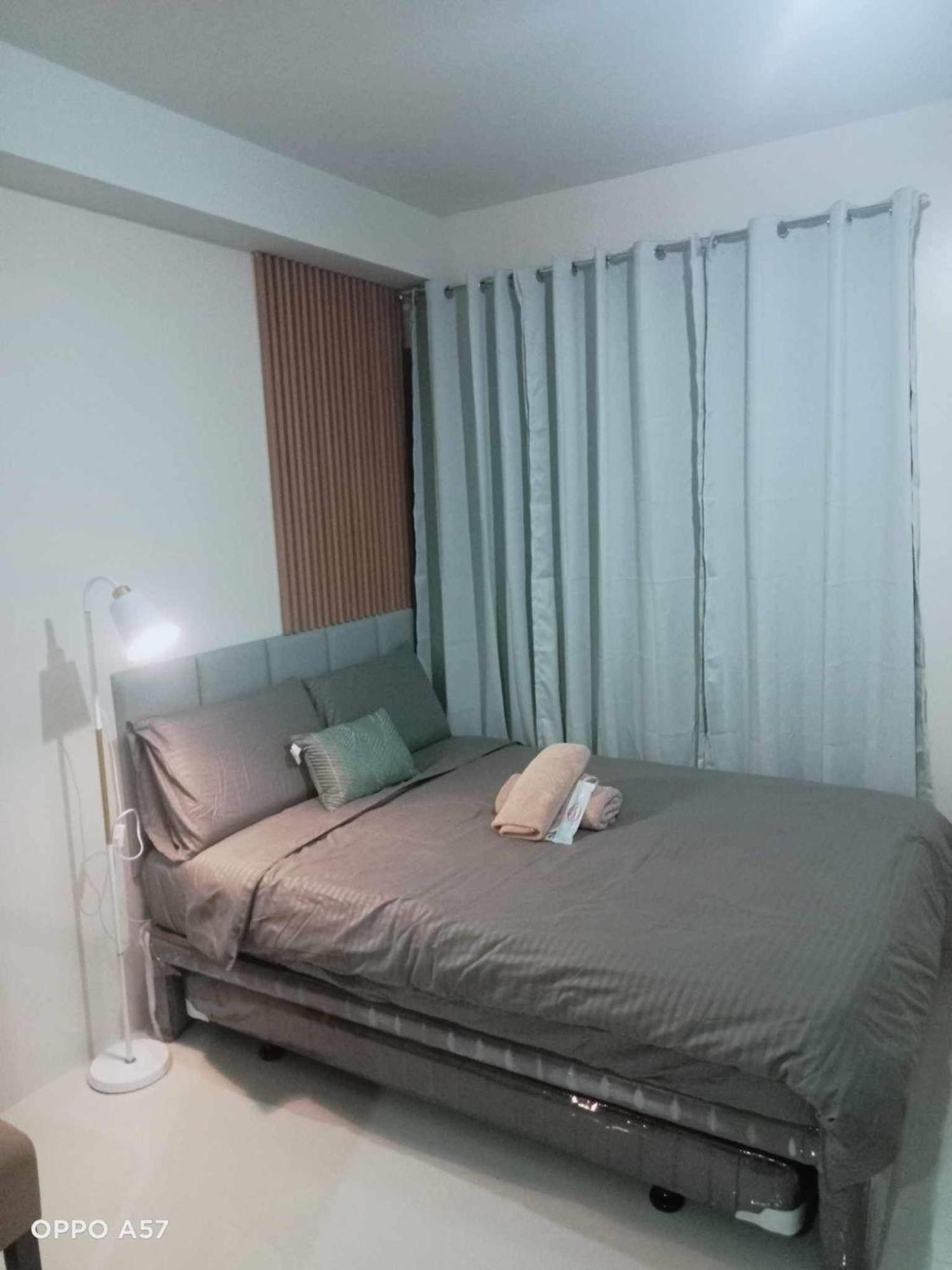 The Persimmon Studios Near Ayala And Sm City سيبو الغرفة الصورة