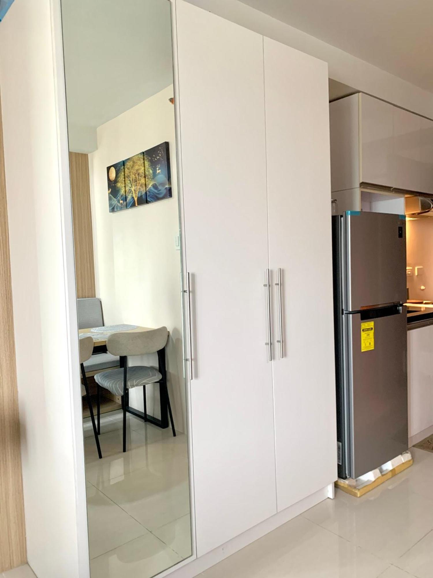 The Persimmon Studios Near Ayala And Sm City سيبو الغرفة الصورة