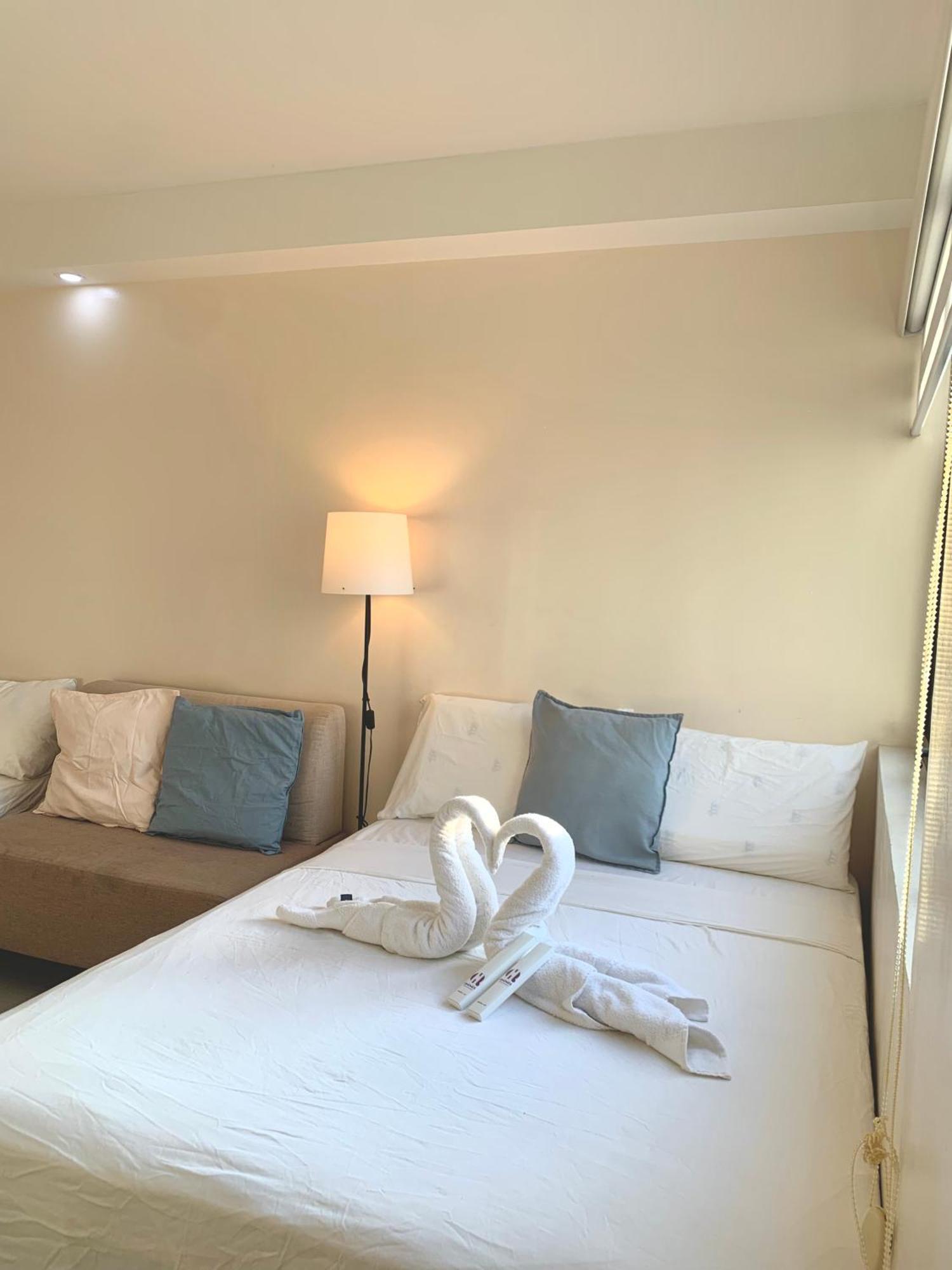 The Persimmon Studios Near Ayala And Sm City سيبو الغرفة الصورة