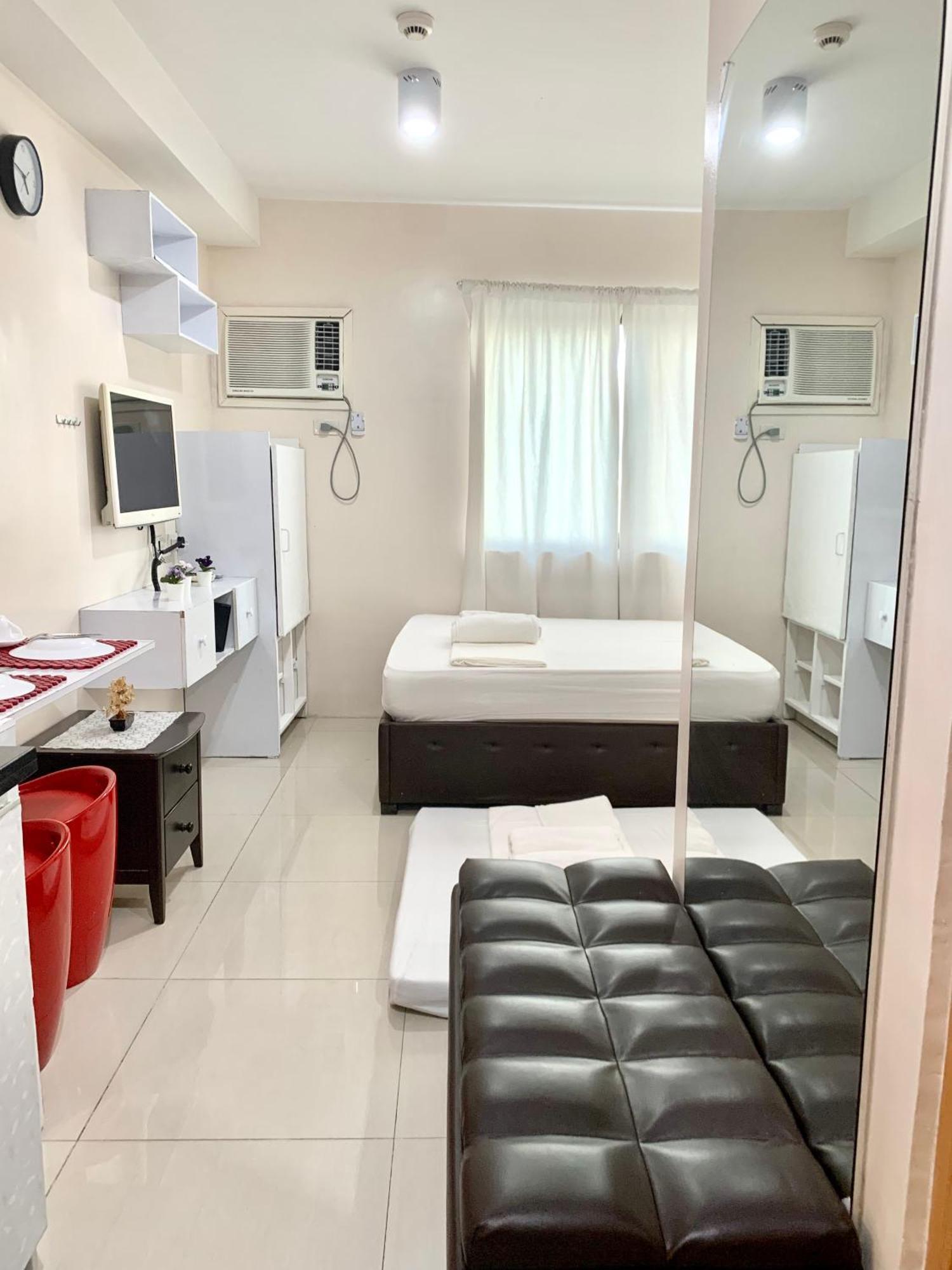 The Persimmon Studios Near Ayala And Sm City سيبو الغرفة الصورة