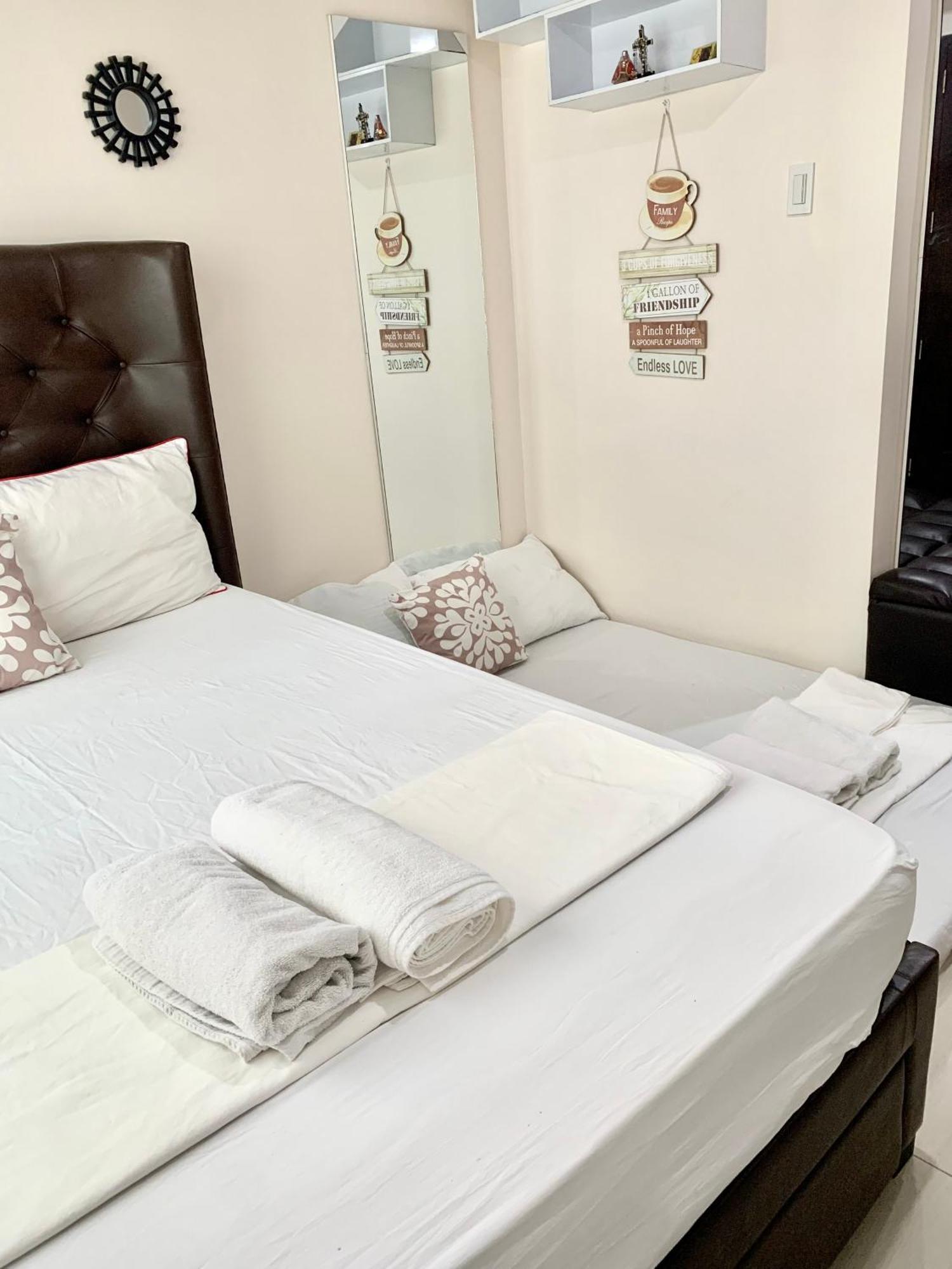 The Persimmon Studios Near Ayala And Sm City سيبو الغرفة الصورة