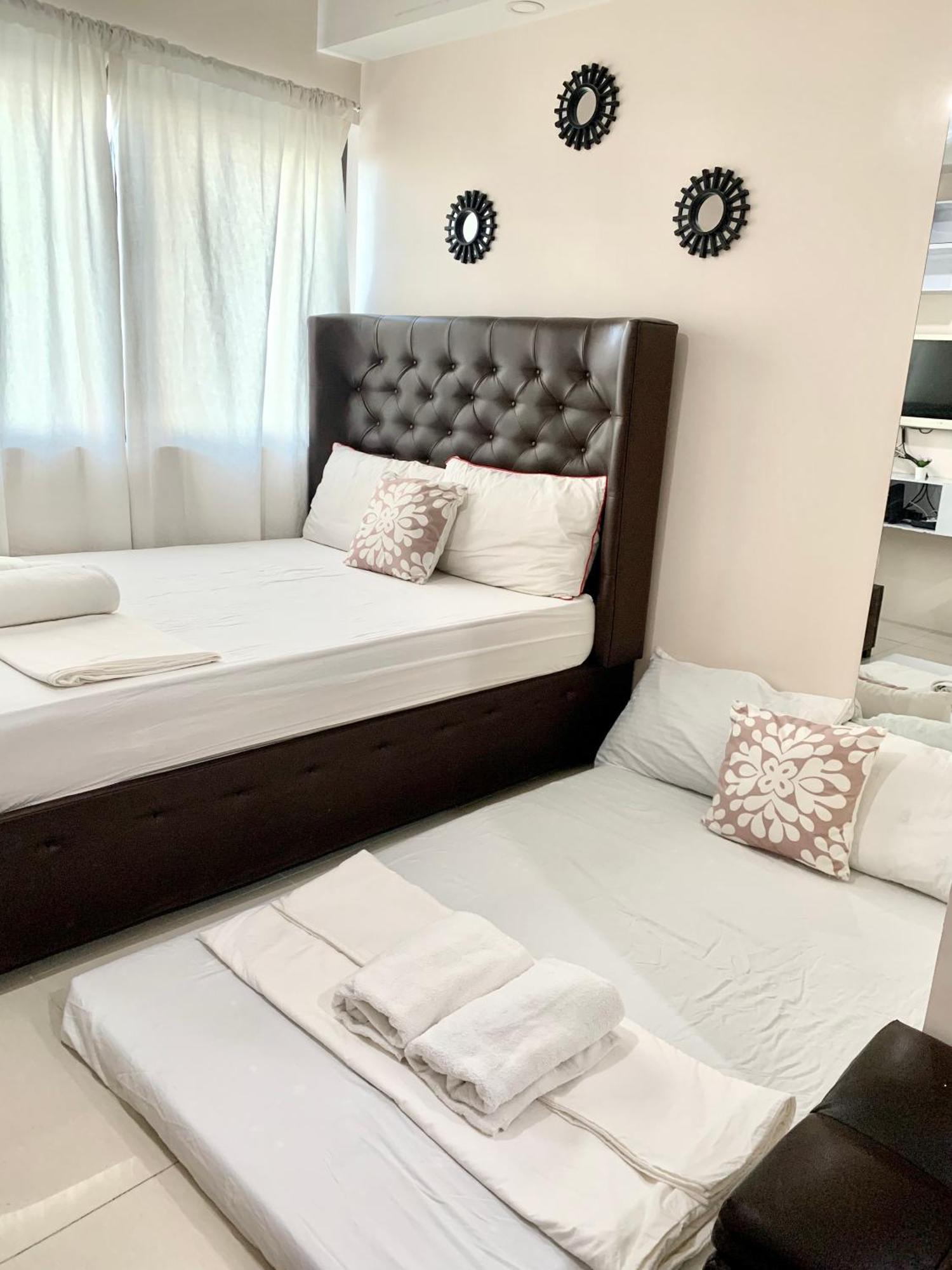 The Persimmon Studios Near Ayala And Sm City سيبو الغرفة الصورة
