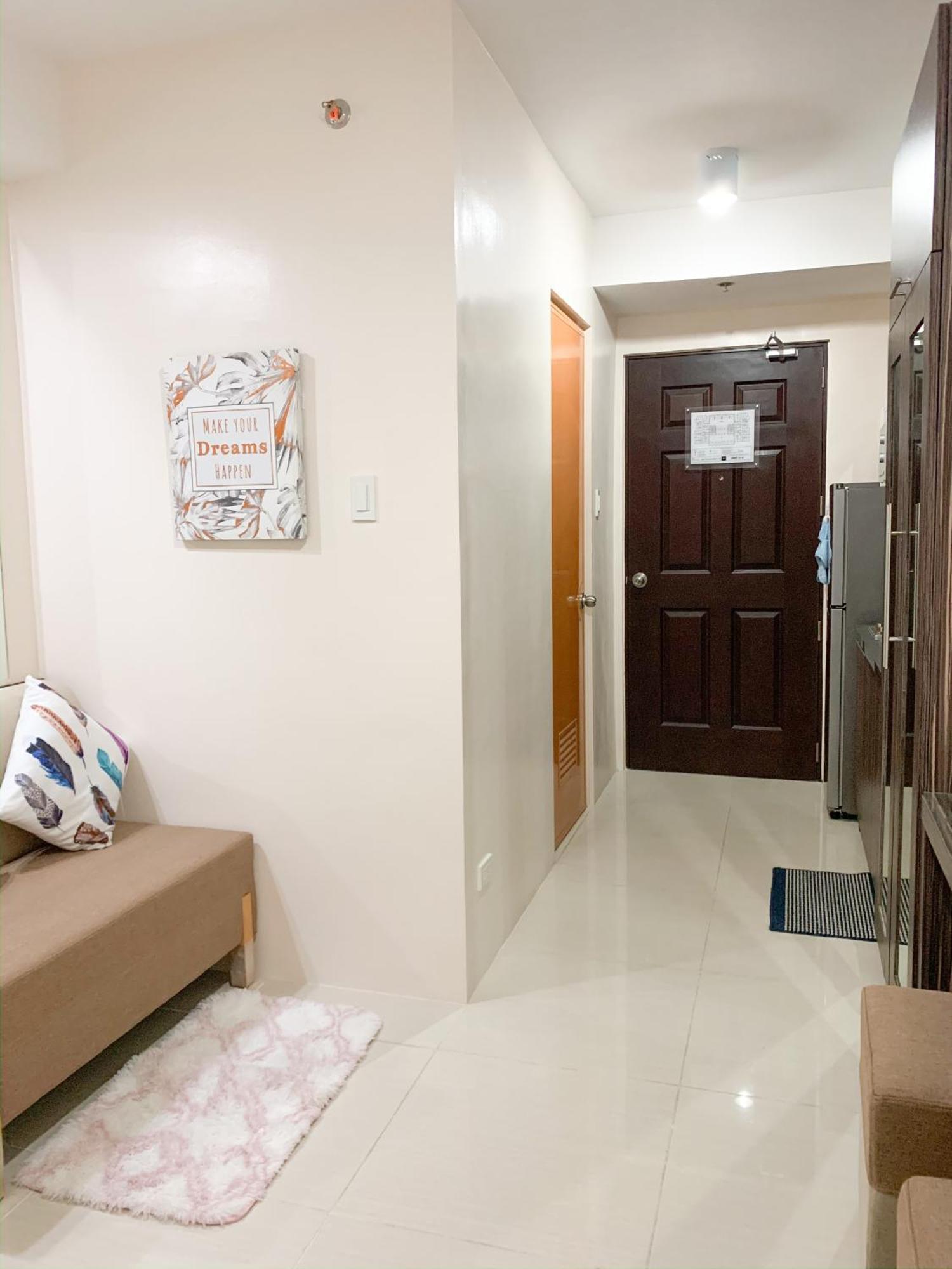 The Persimmon Studios Near Ayala And Sm City سيبو الغرفة الصورة