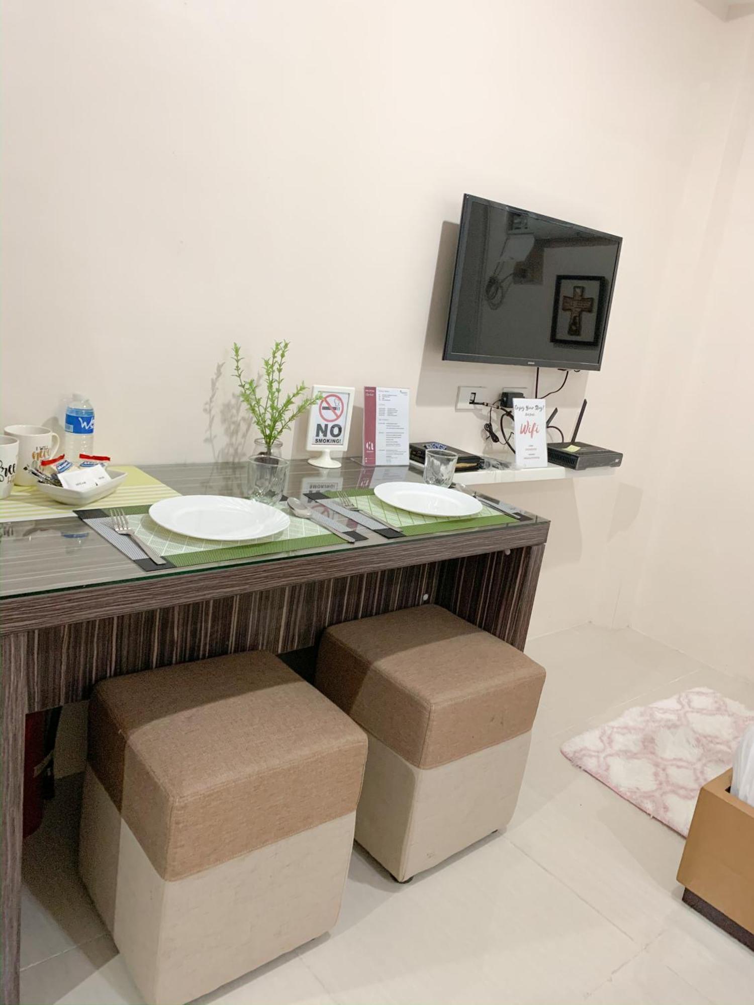 The Persimmon Studios Near Ayala And Sm City سيبو الغرفة الصورة