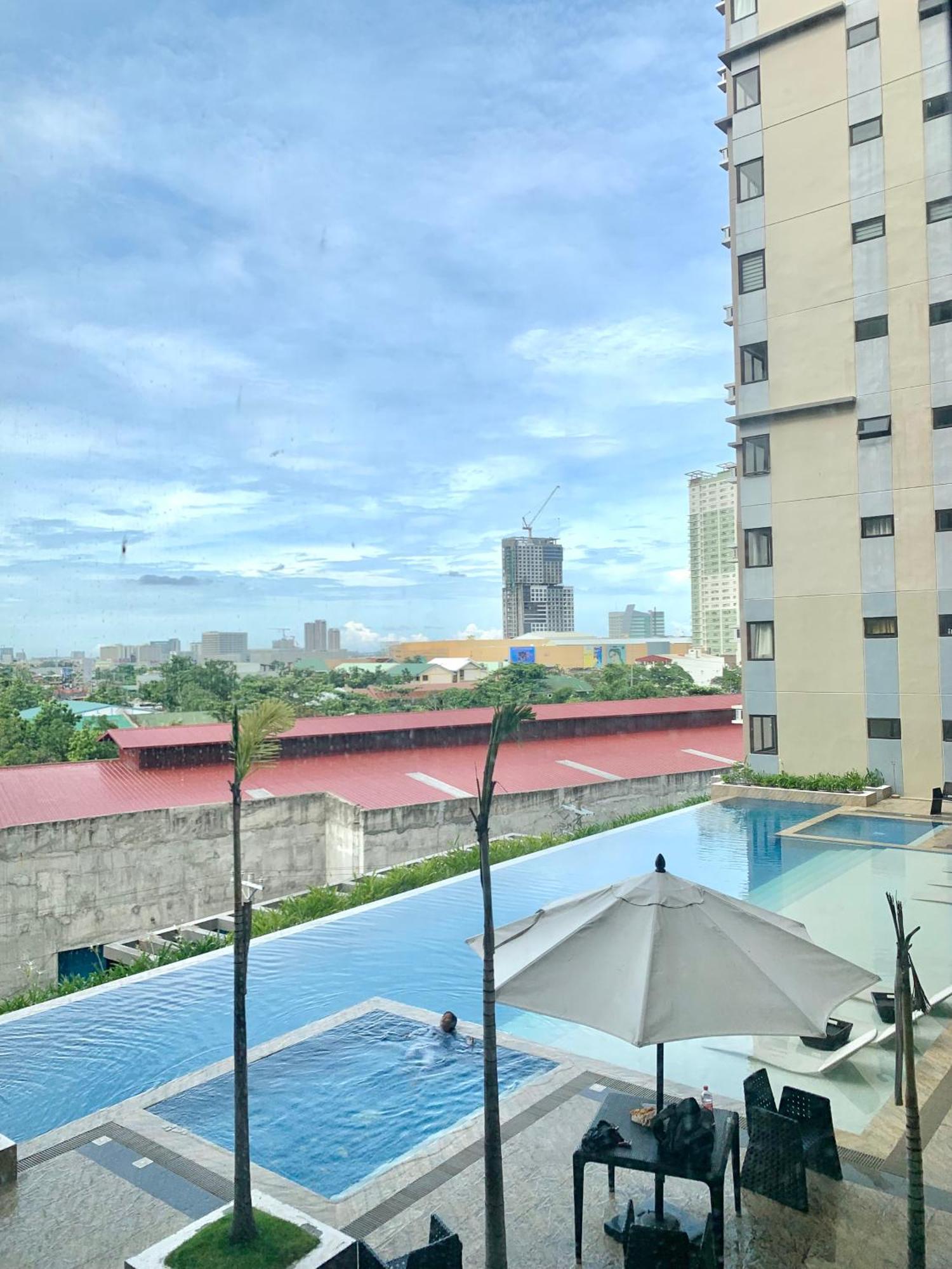 The Persimmon Studios Near Ayala And Sm City سيبو الغرفة الصورة