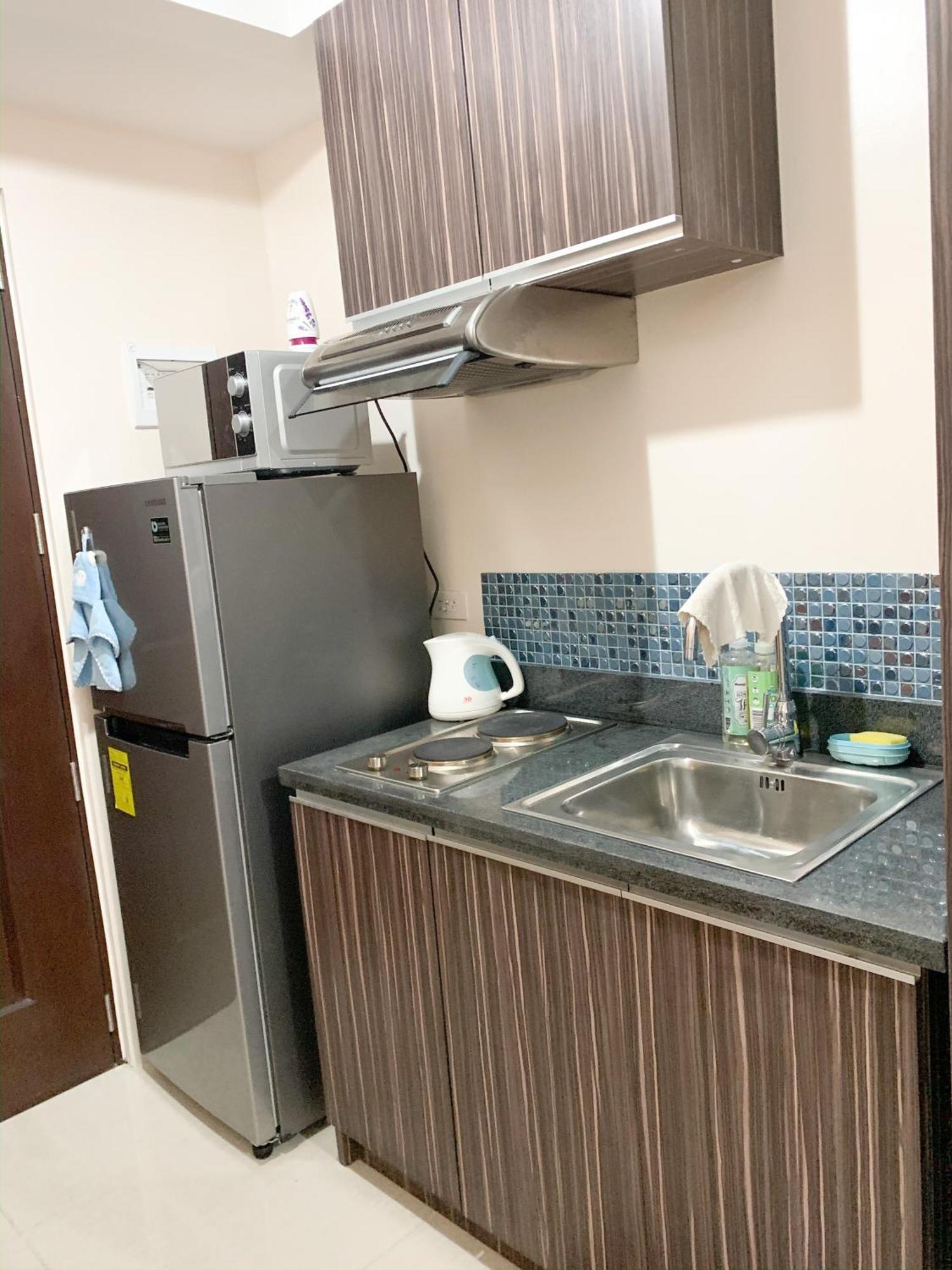 The Persimmon Studios Near Ayala And Sm City سيبو الغرفة الصورة